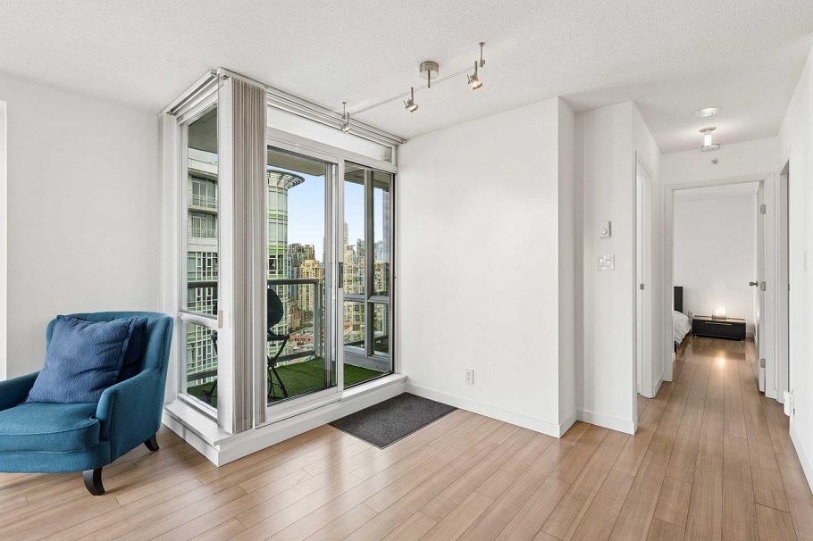 3202 193 Aquarius Mews Vancouver, BC - 6