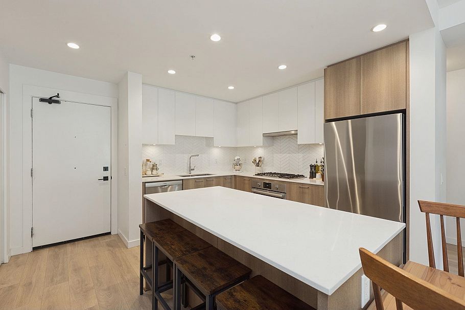 209 715 W 15th Street North Vancouver, BC - 10