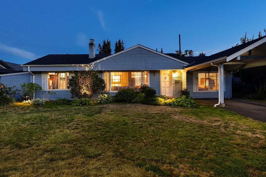 1283 Pinewood Crescent North Vancouver, BC - 1