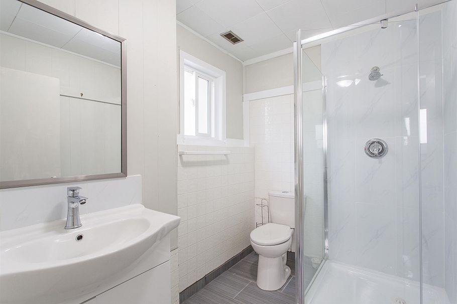 2536 E 29th Avenue Vancouver, BC - 22