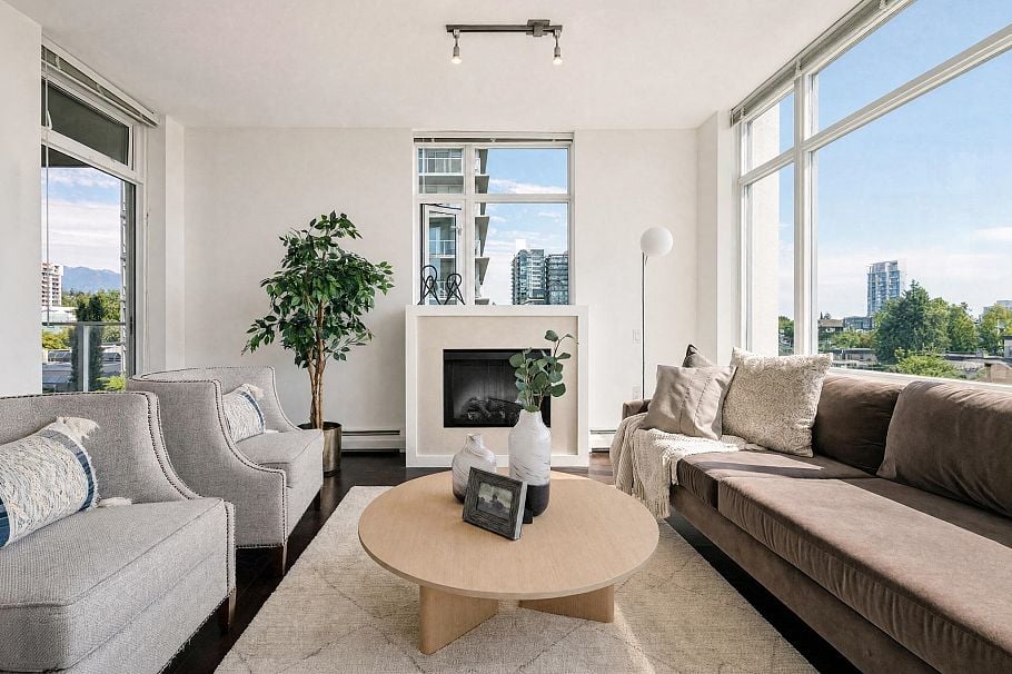 601 1320 Chesterfield Avenue North Vancouver, BC - 4