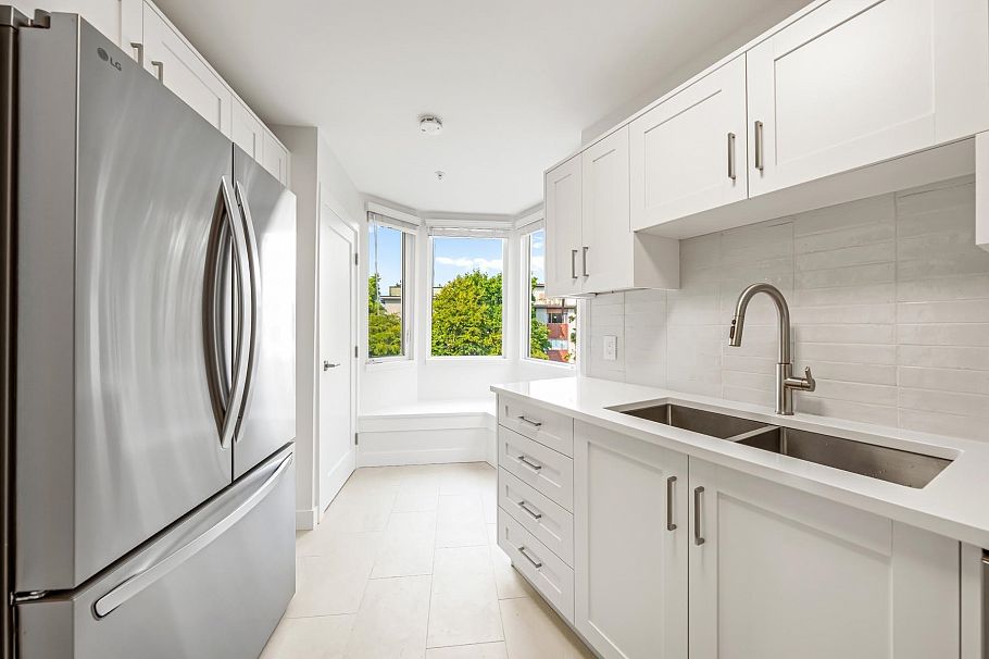 122 Lakewood Drive Vancouver, BC - 10