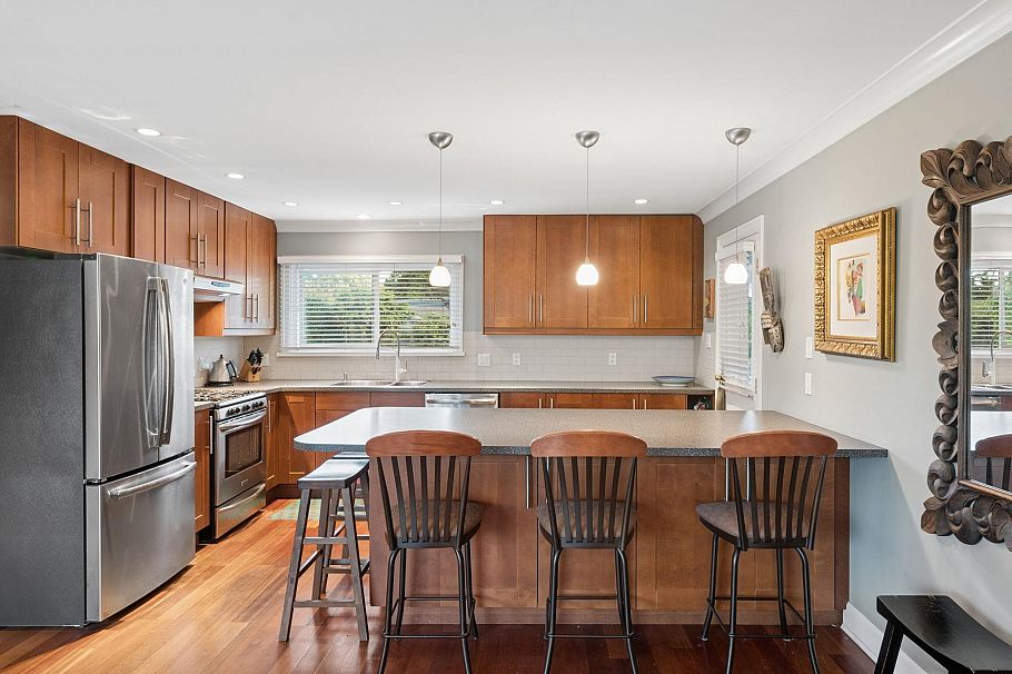 1283 Pinewood Crescent North Vancouver, BC - 12