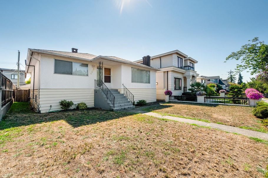 6758 Killarney Street Vancouver, BC - 2