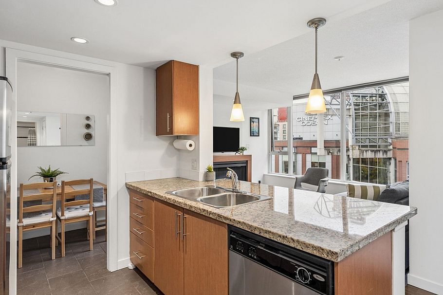612 618 Abbott Street Vancouver, BC - 7