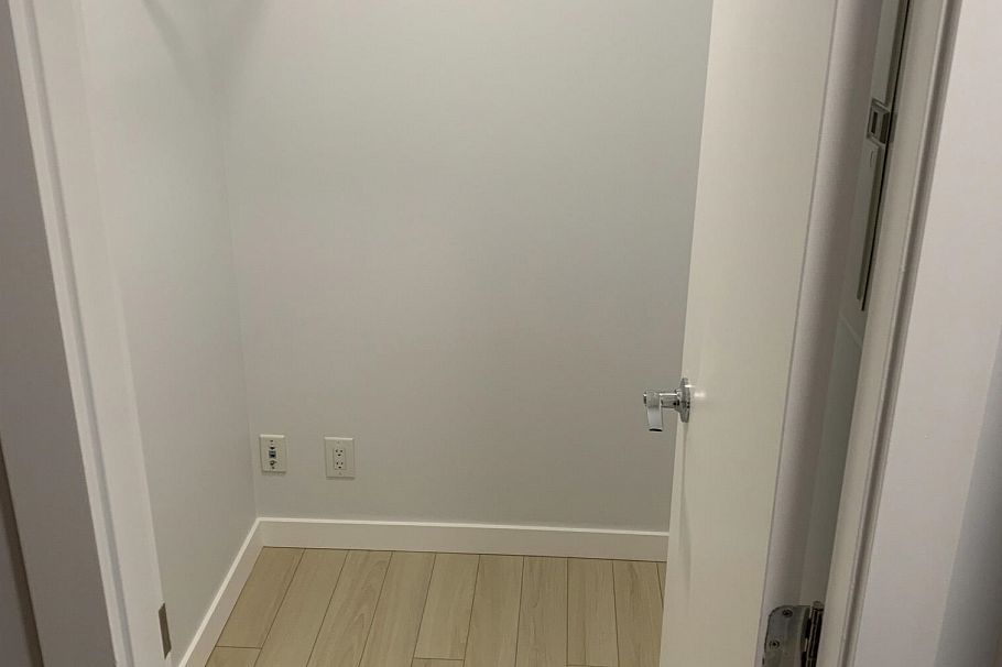 908 909 Mainland Street Vancouver, BC - 7