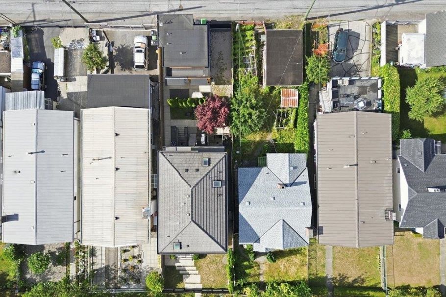 3123 E 7th Avenue Vancouver, BC - 31