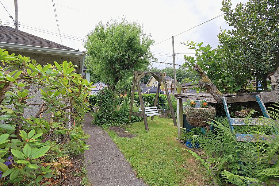 2546 Eton Street Vancouver, BC - 29