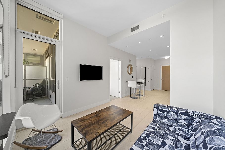 426 3438 Sawmill Crescent Vancouver, BC - 2