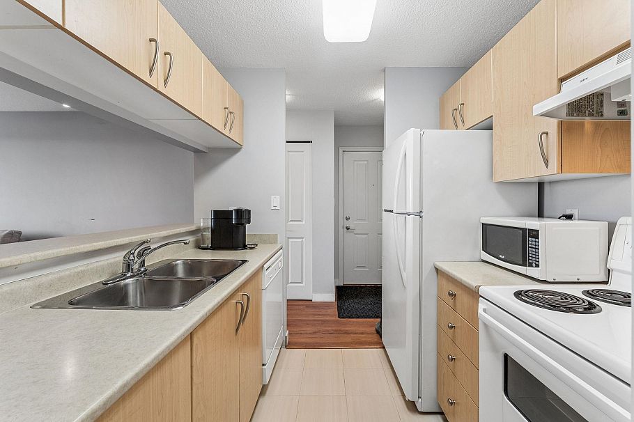 901 3520 Crowley Drive Vancouver, BC - 10