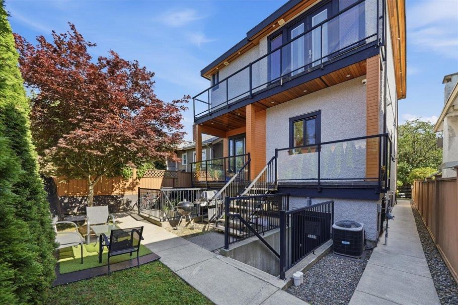 3123 E 7th Avenue Vancouver, BC - 24
