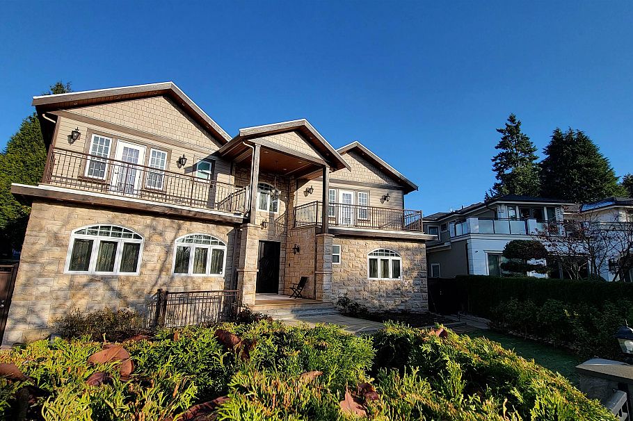729 W 47th Avenue Vancouver, BC - 1
