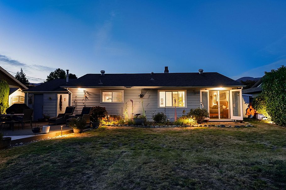 1283 Pinewood Crescent North Vancouver, BC - 5
