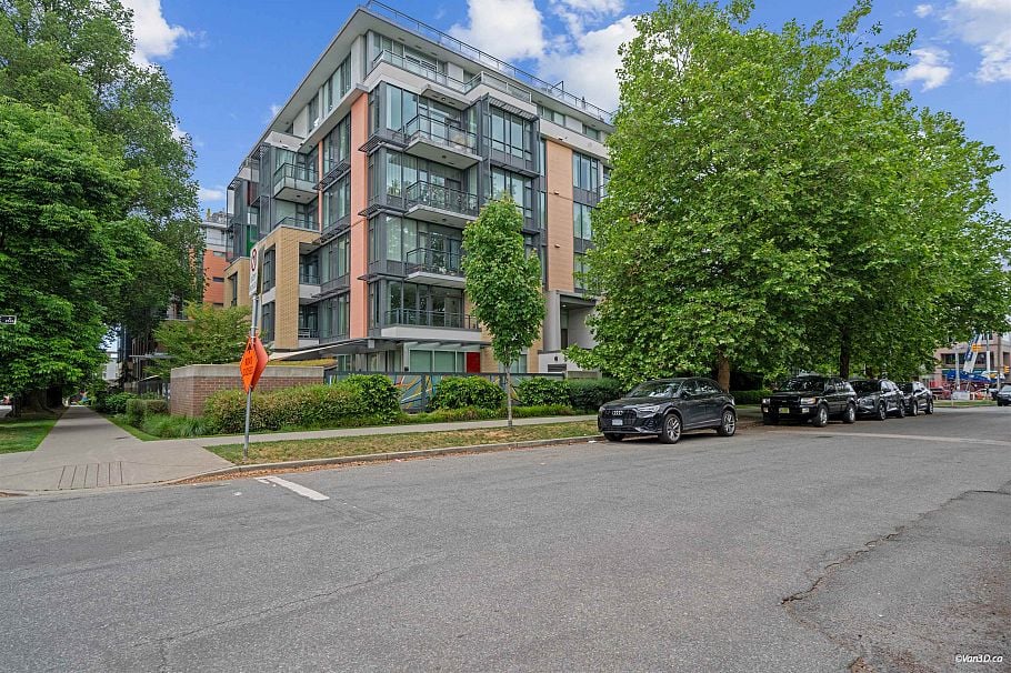 704 2565 Maple Street Vancouver, BC - 2