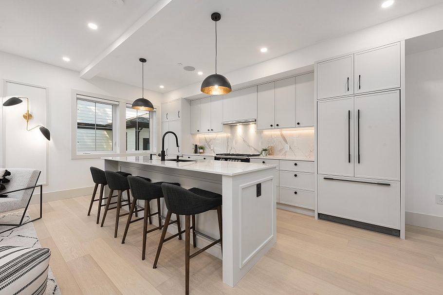 1 375 E 33rd Avenue Vancouver, BC - 4