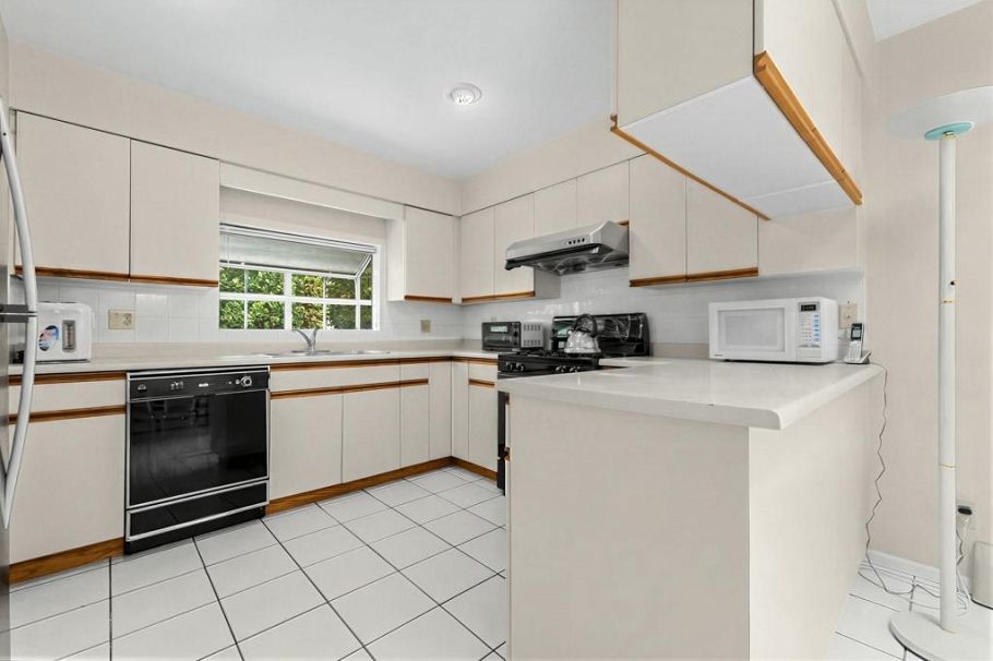 8080 Columbia Street Vancouver, BC - 21