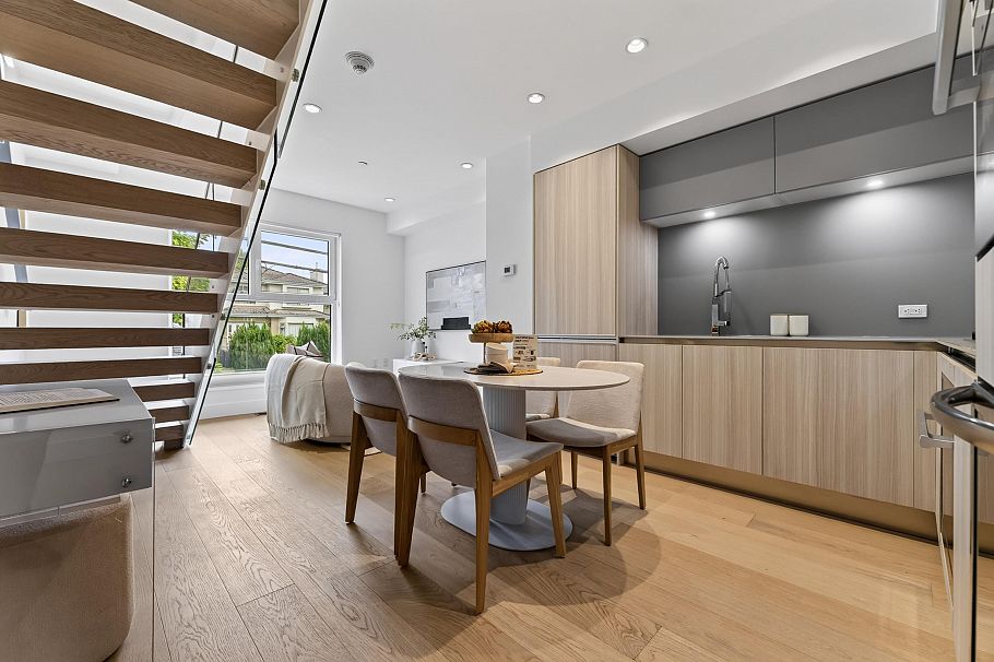 150 W Woodstock Avenue Vancouver, BC - 5