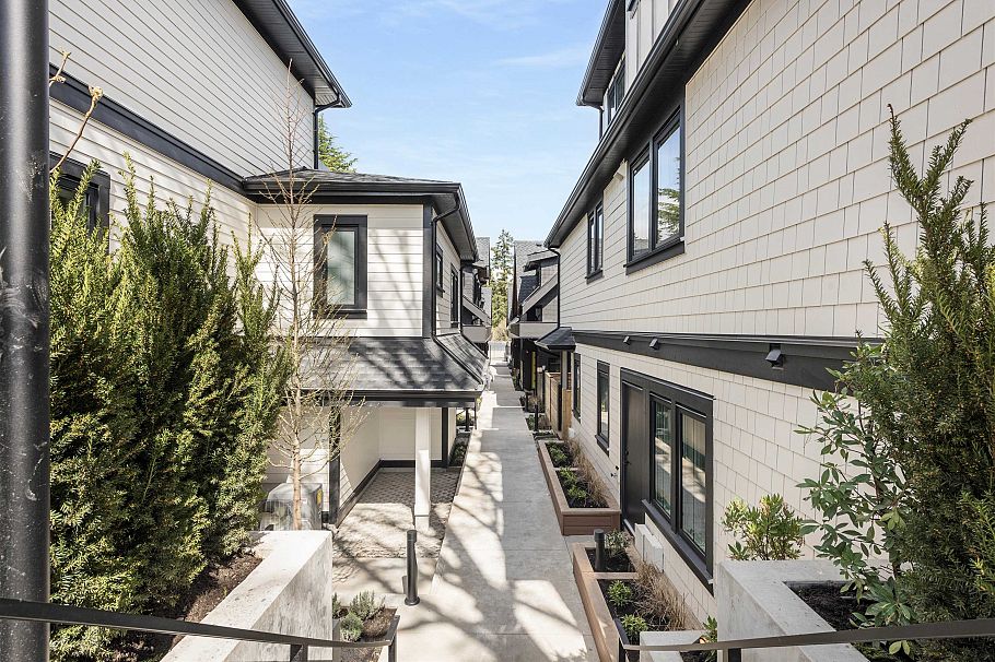 1 375 E 33rd Avenue Vancouver, BC - 33