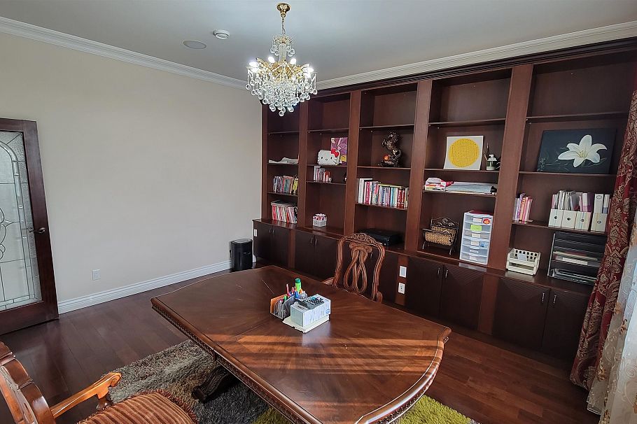 729 W 47th Avenue Vancouver, BC - 5