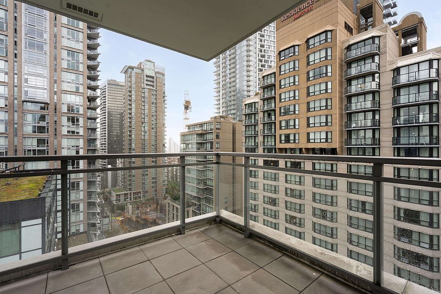 1404 1205 Howe Street Vancouver, BC - 24