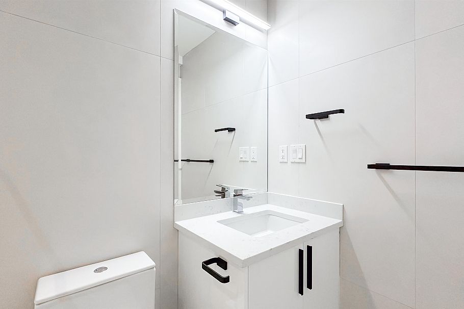 2373 W 7th Street Vancouver, BC - 28