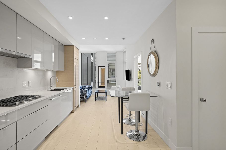 426 3438 Sawmill Crescent Vancouver, BC - 3