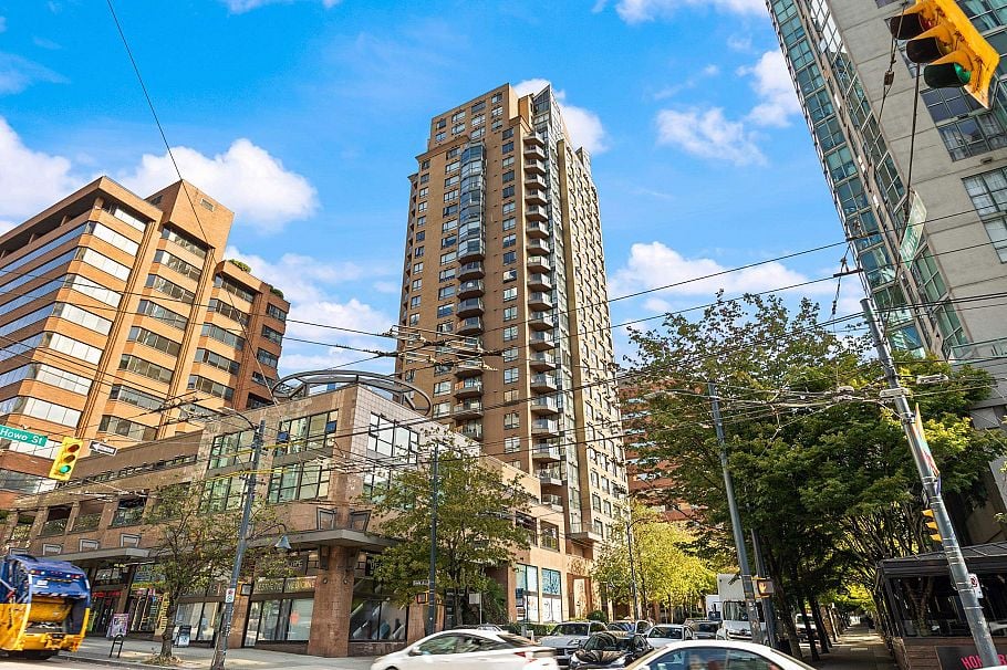 907 1189 Howe Street Vancouver, BC - 1