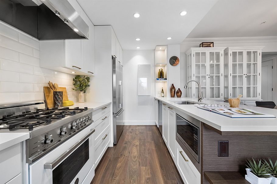 305 168 E 35th Avenue Vancouver, BC - 9