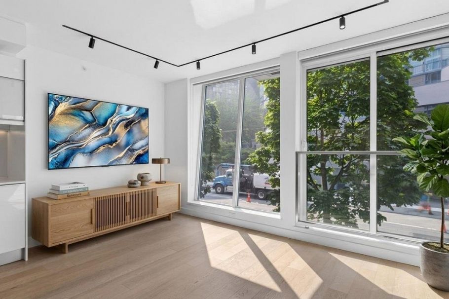 206 1477 W Pender Street Vancouver, BC - 1