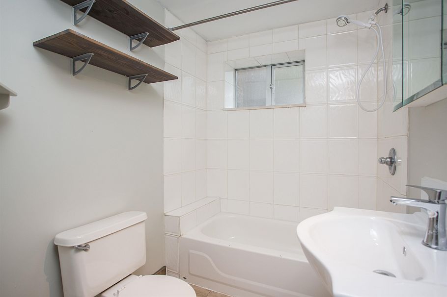 2536 E 29th Avenue Vancouver, BC - 18