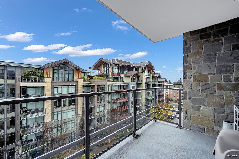 405 2785 Library Lane North Vancouver, BC - 2