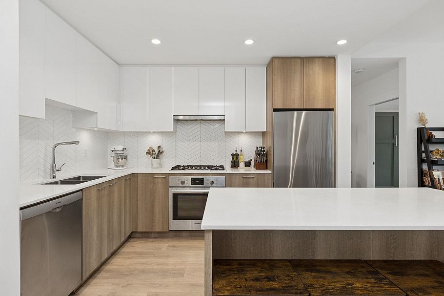 209 715 W 15th Street North Vancouver, BC - 14