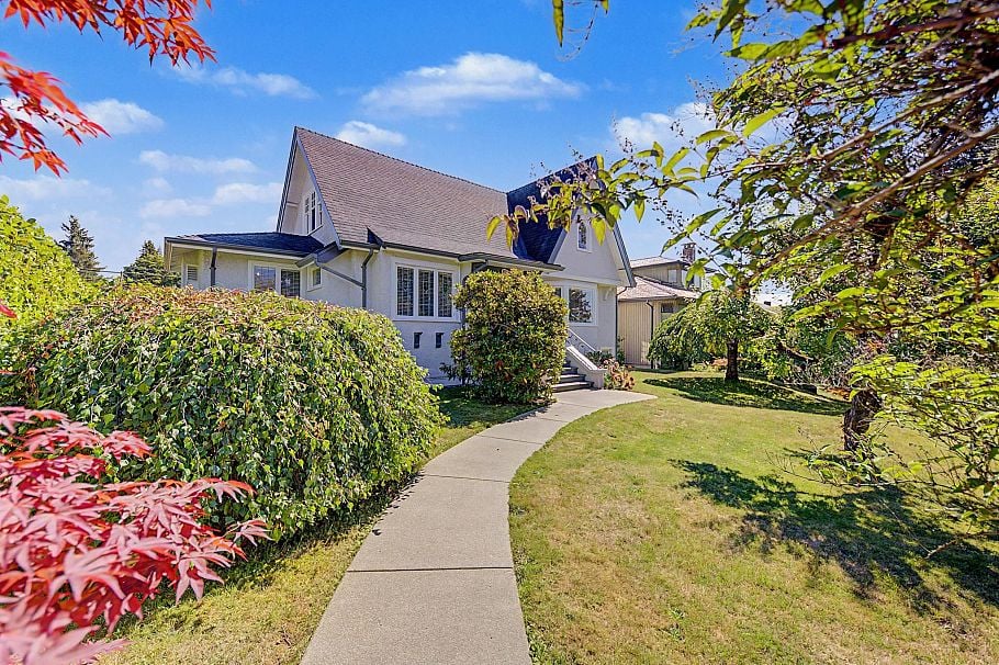 952 Grand Boulevard North Vancouver, BC - 2