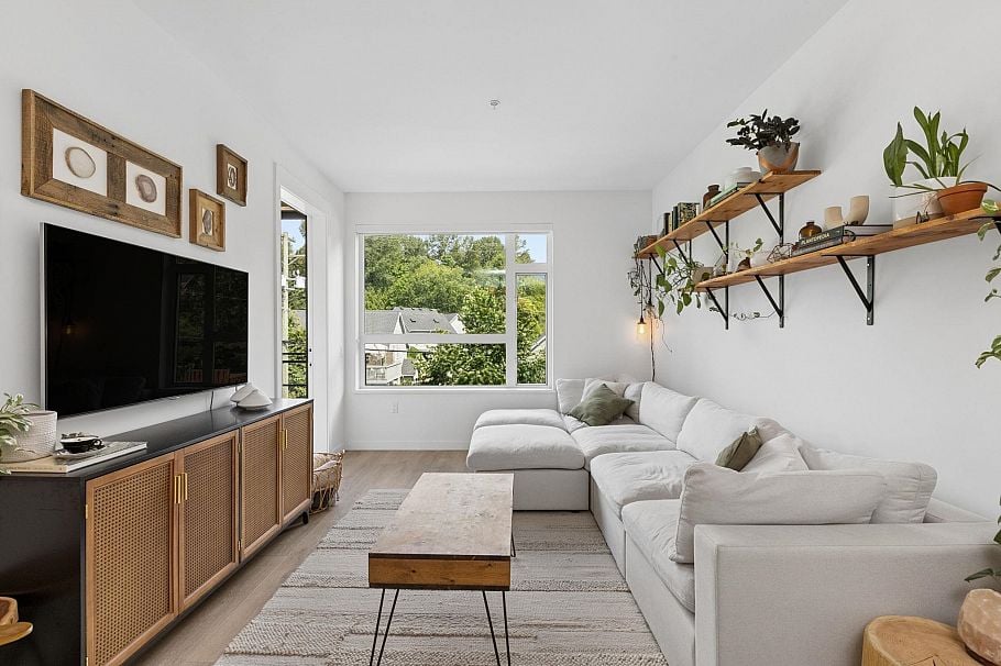 209 715 W 15th Street North Vancouver, BC - 3
