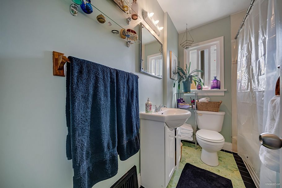 1978 E 8th Avenue Vancouver, BC - 15