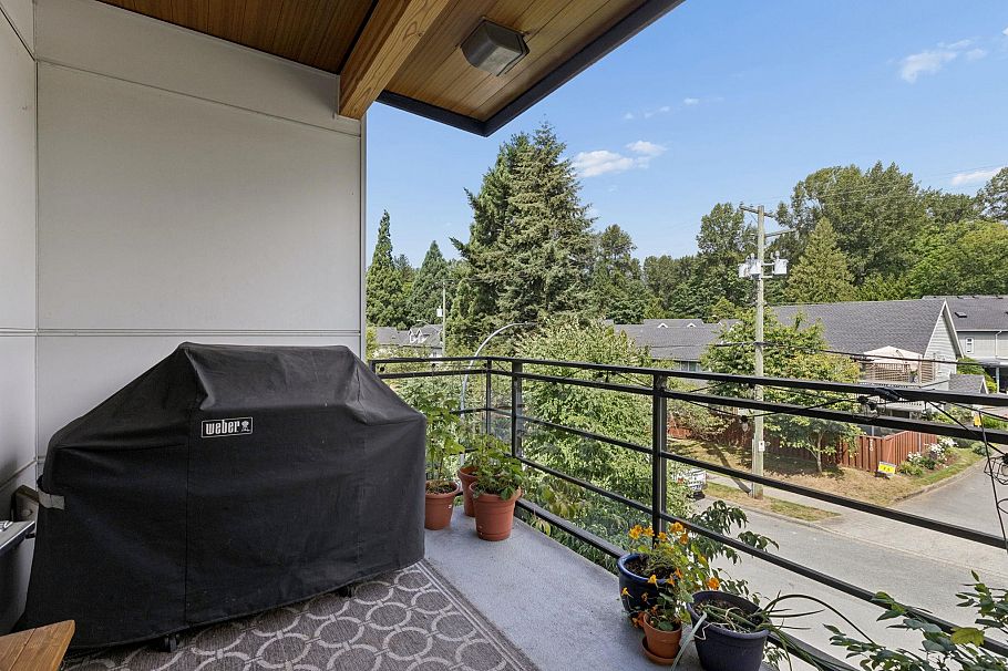 209 715 W 15th Street North Vancouver, BC - 22