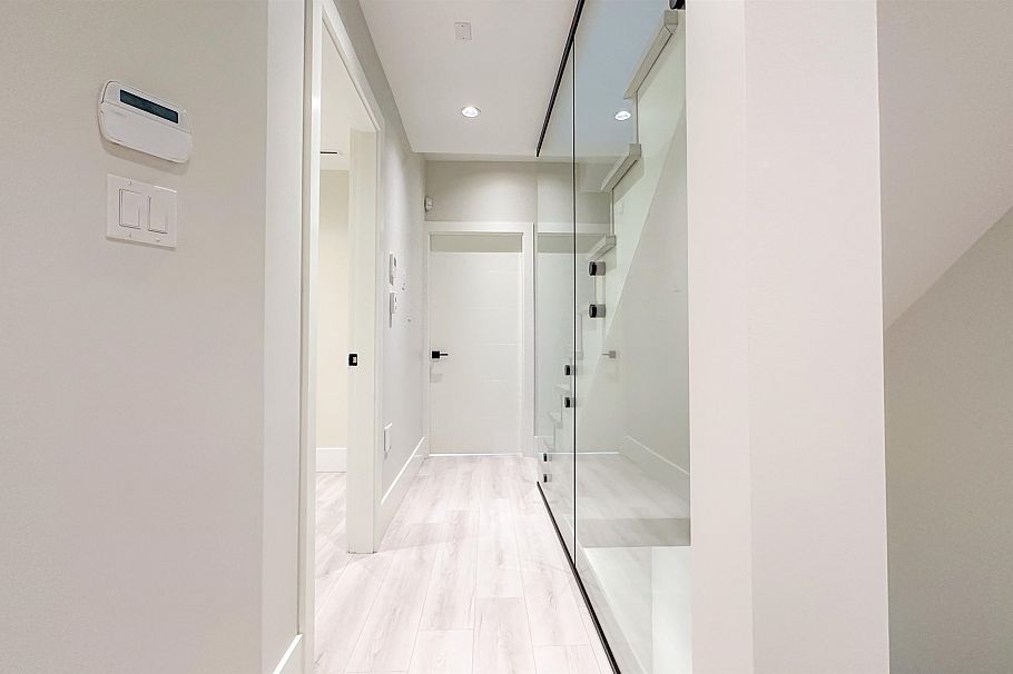 2373 W 7th Street Vancouver, BC - 17