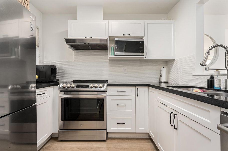 407 1333 W 7th Avenue Vancouver, BC - 9