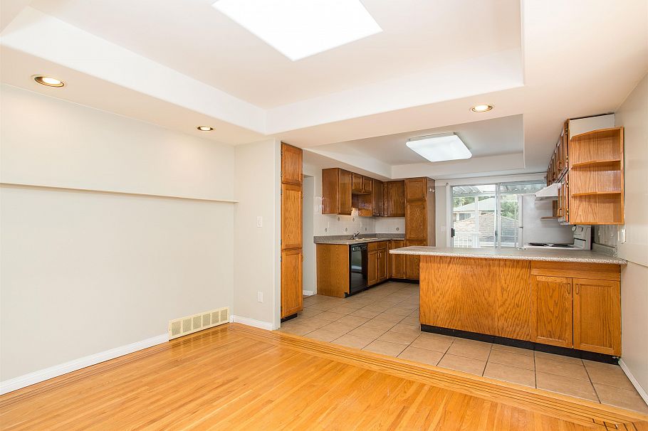2536 E 29th Avenue Vancouver, BC - 8