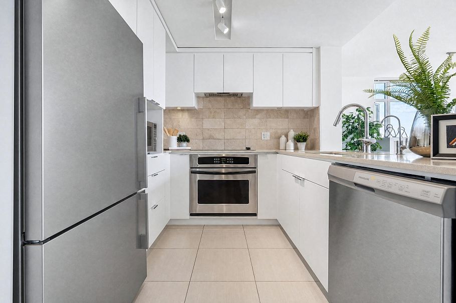601 1320 Chesterfield Avenue North Vancouver, BC - 12
