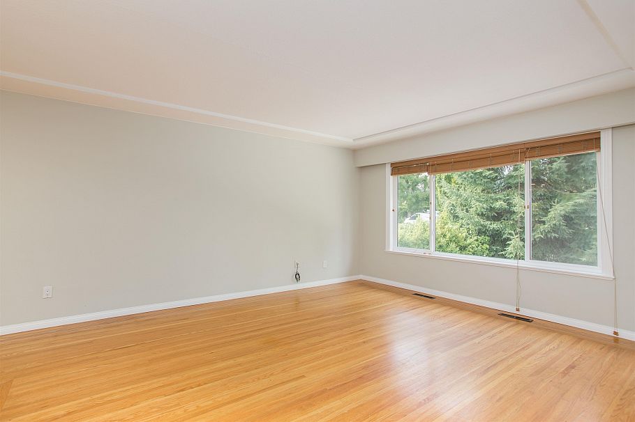 2536 E 29th Avenue Vancouver, BC - 4