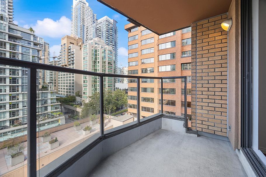 907 1189 Howe Street Vancouver, BC - 23