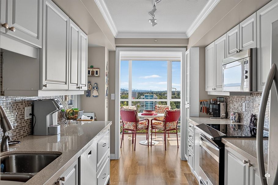 PH2A 2988 W Alder St Vancouver, BC - 2