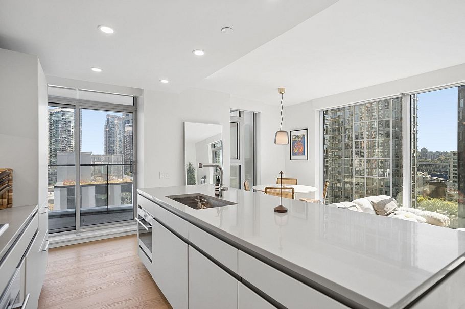 902 889 Pacific Street Vancouver, BC - 14