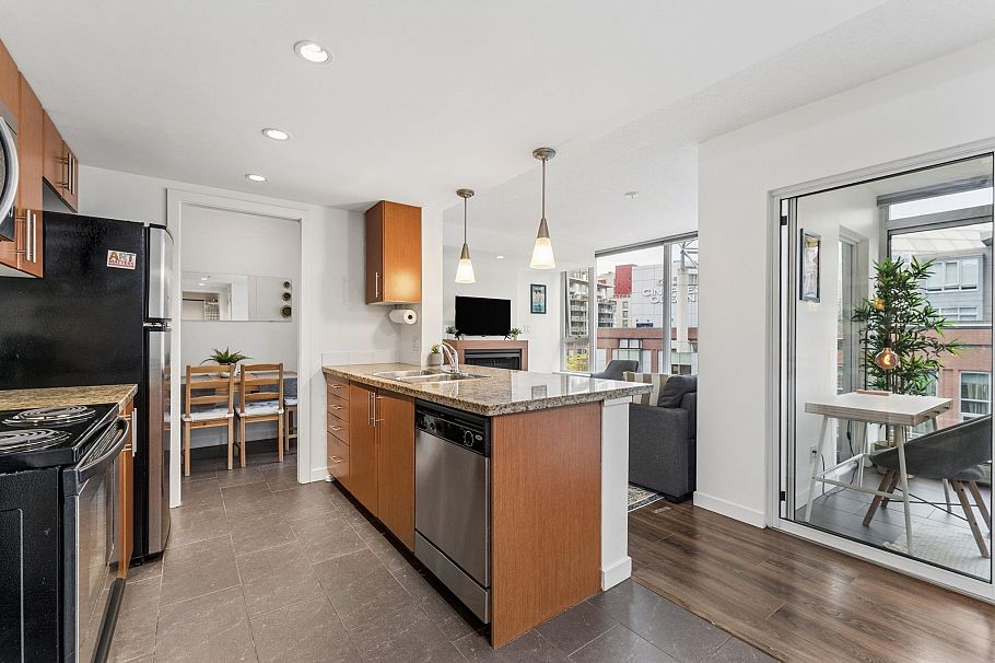 612 618 Abbott Street Vancouver, BC - 3
