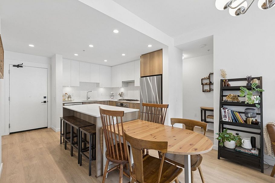 209 715 W 15th Street North Vancouver, BC - 9