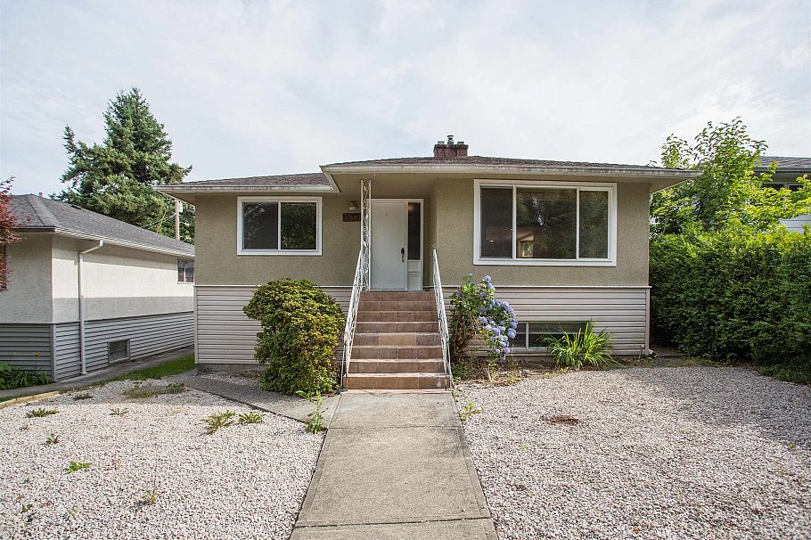2536 E 29th Avenue Vancouver, BC - 1