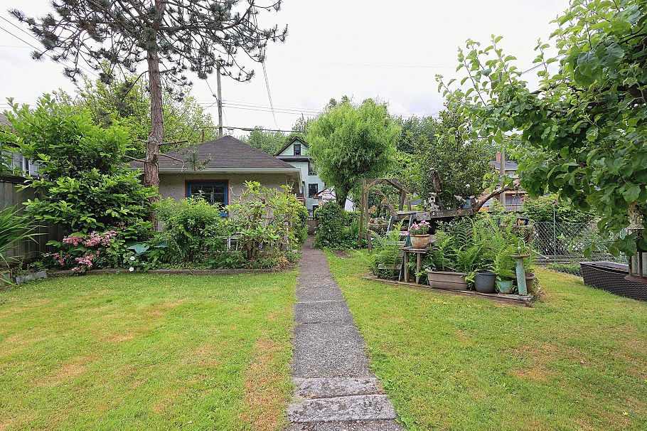 2546 Eton Street Vancouver, BC - 27