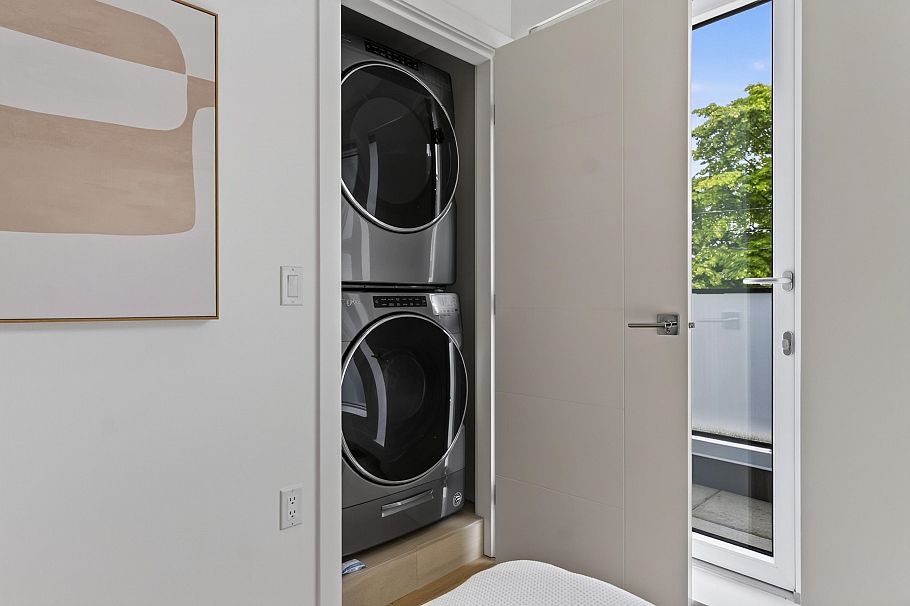 150 W Woodstock Avenue Vancouver, BC - 23