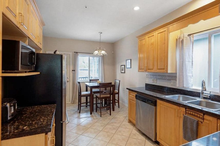 968 E 31st Avenue Vancouver, BC - 9